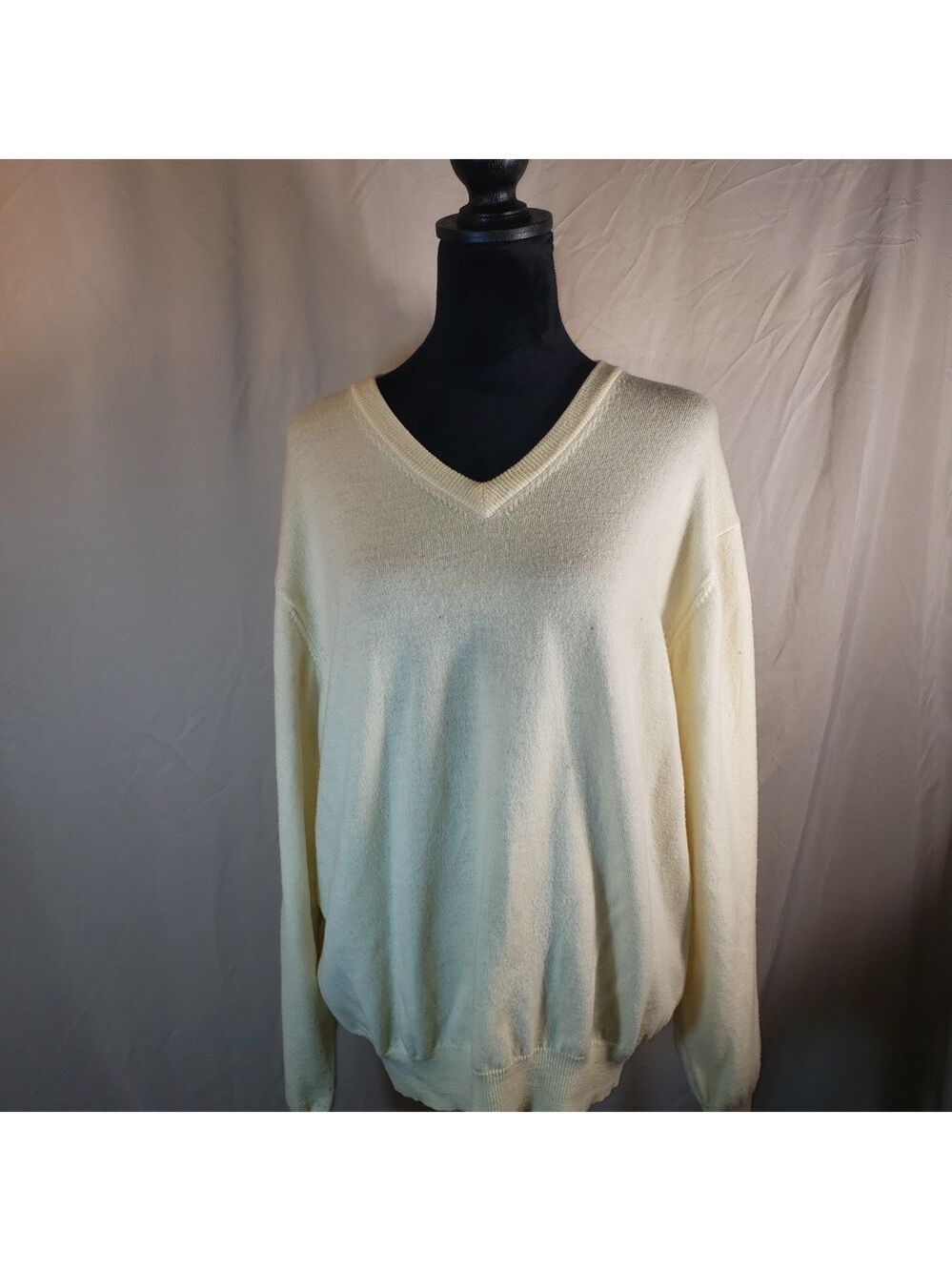 Jos. A. Bank Men's Cream Merino Wool V-Neck Sweater - L